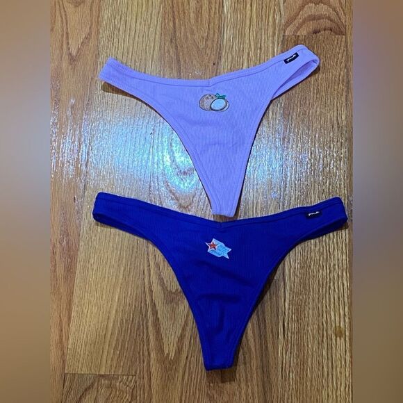 VS Pink thong Panties - Picture 1 of 5